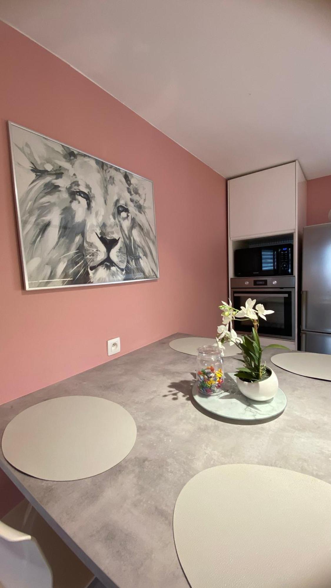 Next2Airport - Appartement House Of Lions Ransart Екстериор снимка